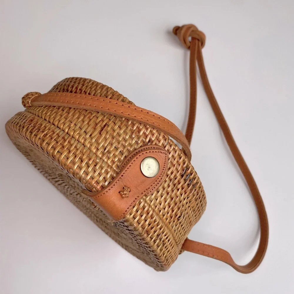 Amarii handmade woven 🌾rattan bag - Picture 4 of 9